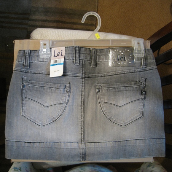 L.e.i. Mini Denim Skirt  Juniors Size: 9 NEW! - Picture 2 of 4